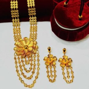 Golden Necklace Appears